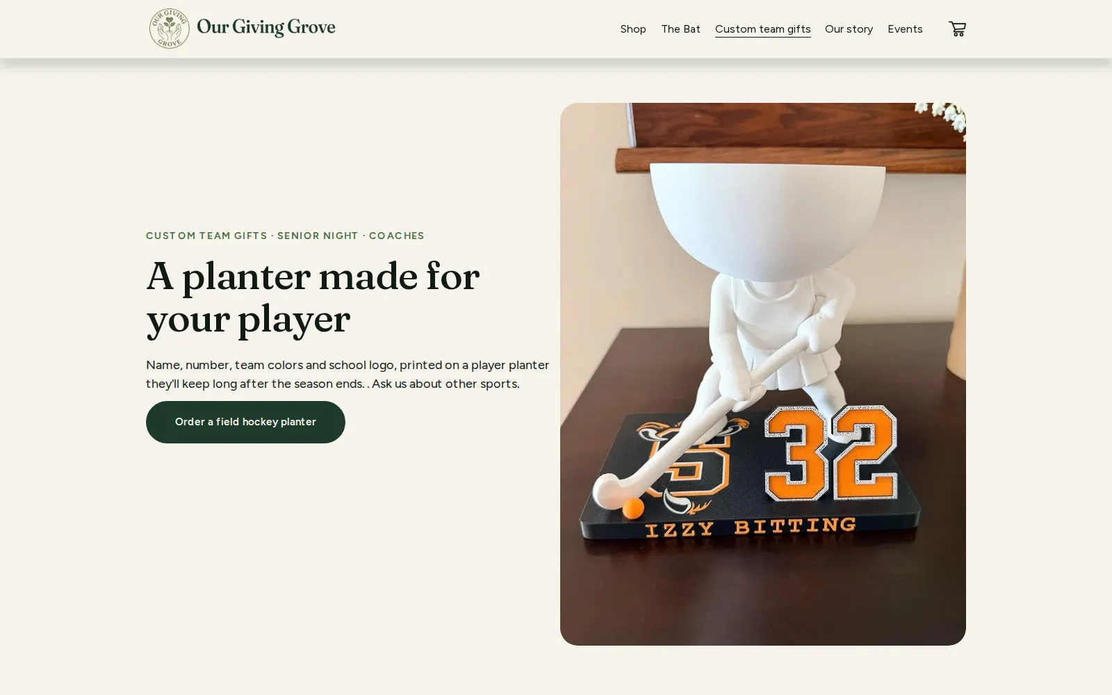The Custom Team Gifts page, headlined "A planter made for your player," beside a photograph of a white field hockey player planter on a base printed with a name and the number 32.